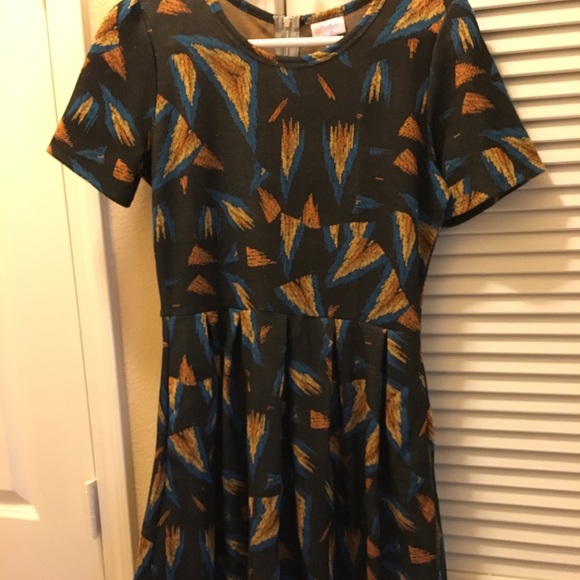 Medium Amelia Lularoe. BNWOT - Picture 1 of 1